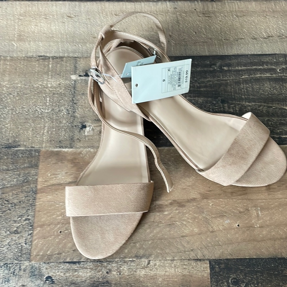 Size 9 womens target brand nude shoe.